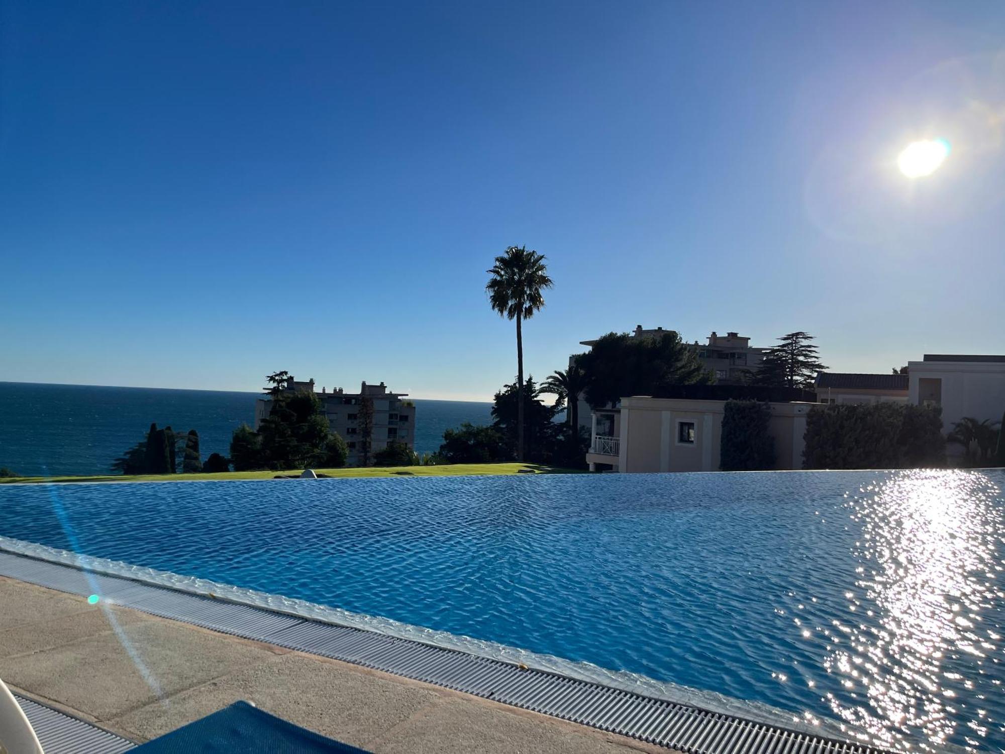 Superbe Vue Piscine Tennis Cannes