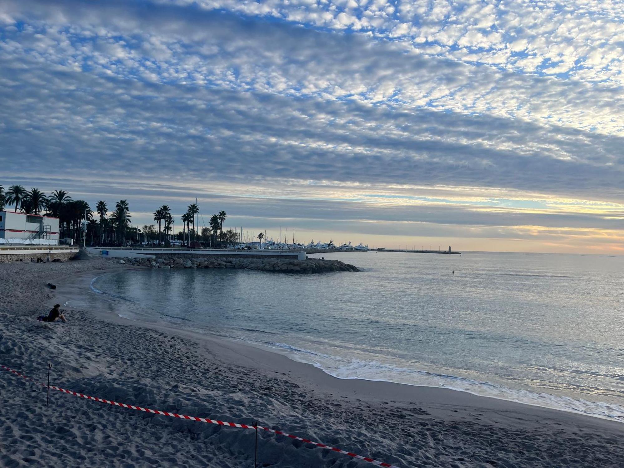 Superbe Vue Piscine Tennis Cannes